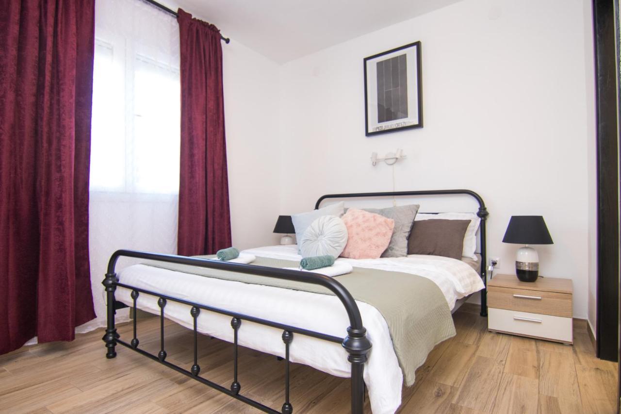Apartments Flowers Đảo Krk Ngoại thất bức ảnh