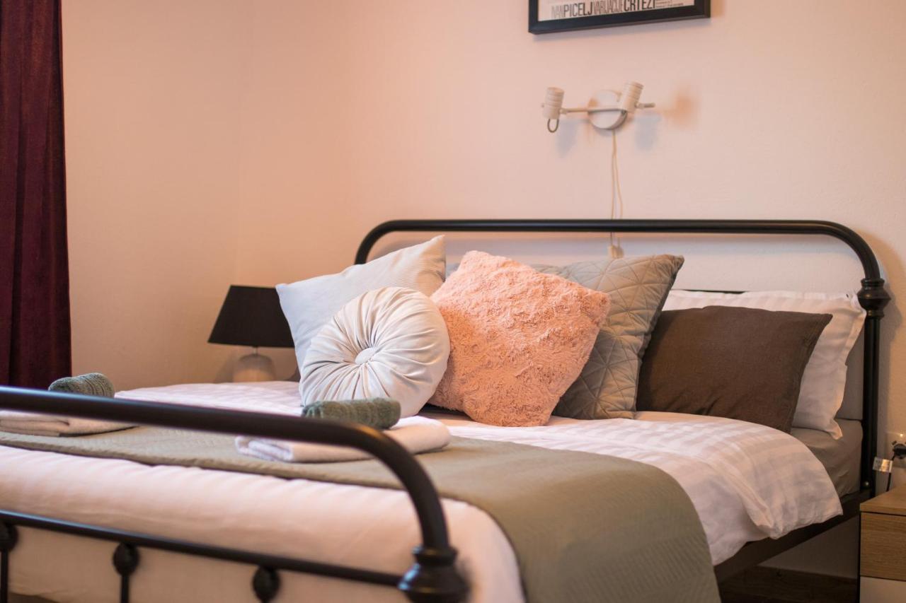 Apartments Flowers Đảo Krk Ngoại thất bức ảnh