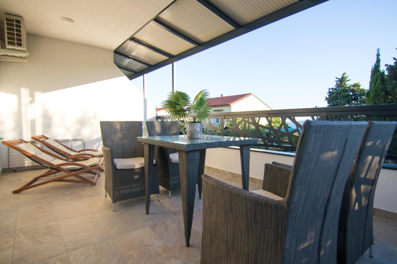Apartments Flowers Đảo Krk Ngoại thất bức ảnh