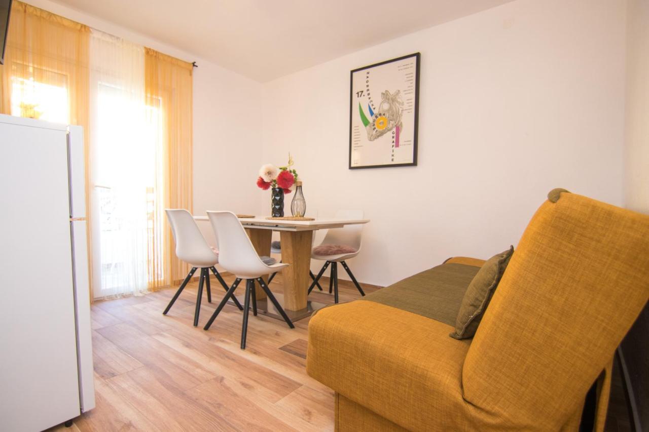 Apartments Flowers Đảo Krk Ngoại thất bức ảnh