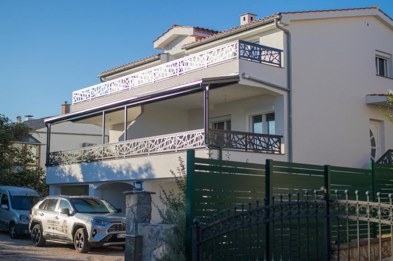 Apartments Flowers Đảo Krk Ngoại thất bức ảnh