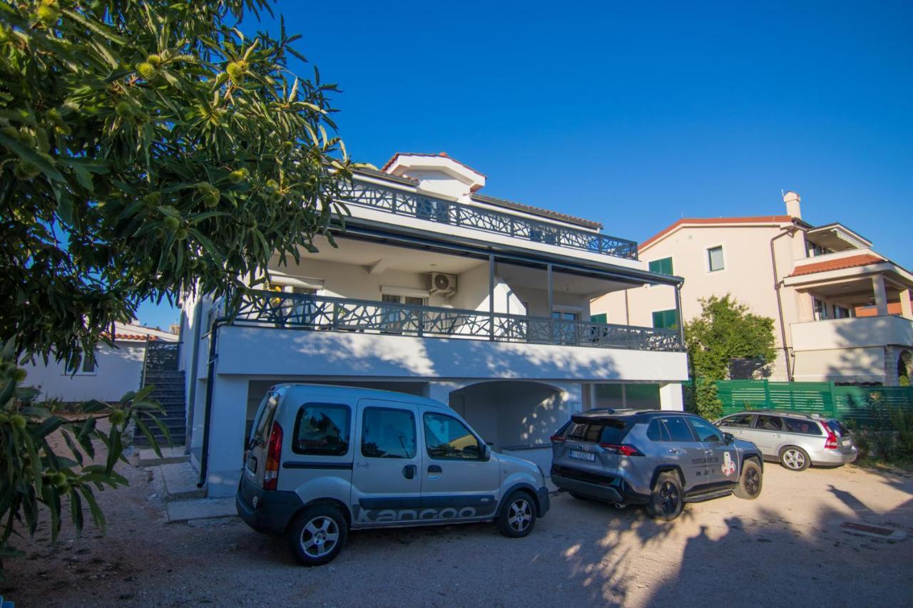 Apartments Flowers Đảo Krk Ngoại thất bức ảnh