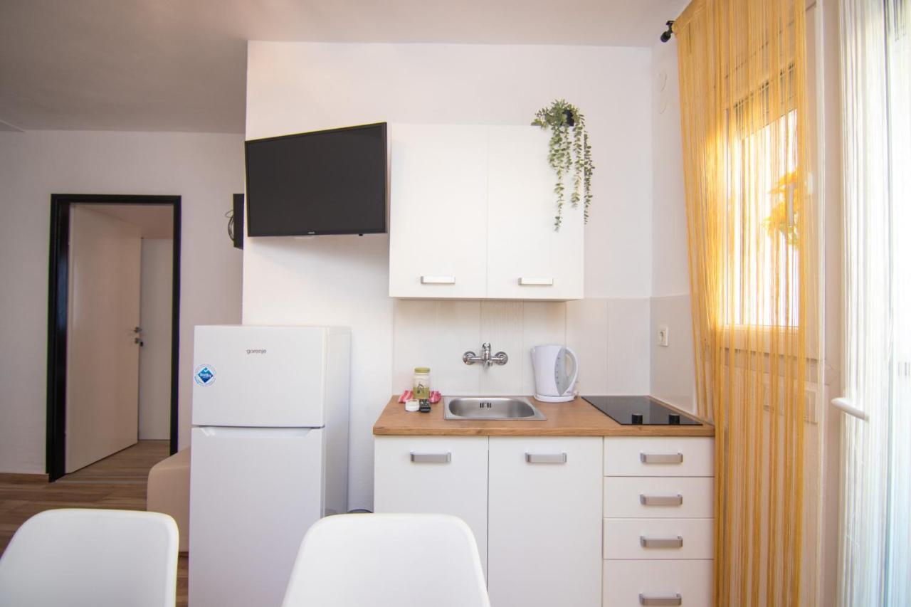 Apartments Flowers Đảo Krk Ngoại thất bức ảnh