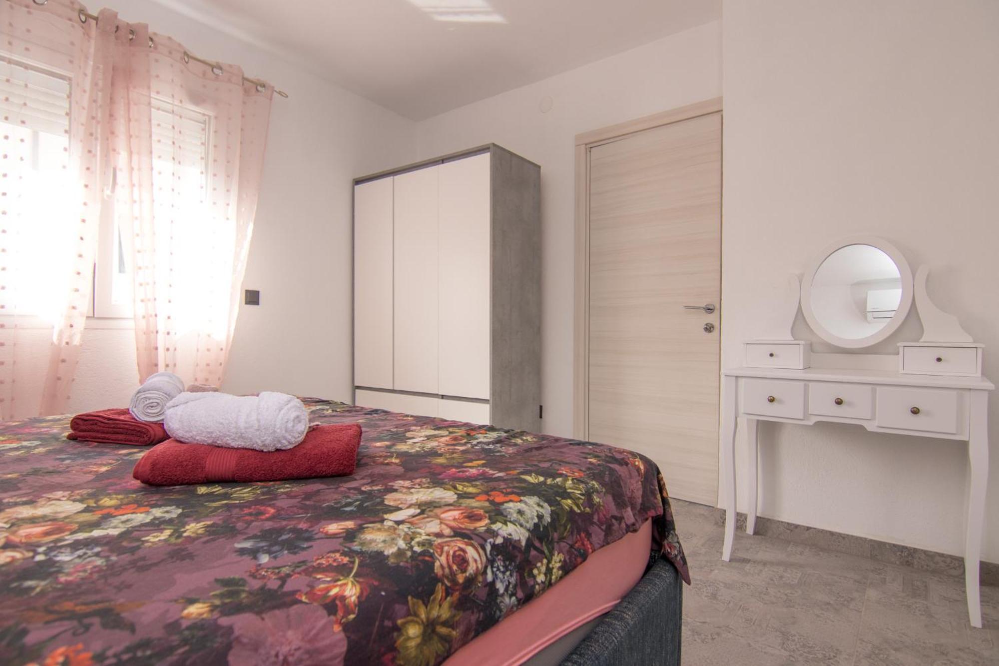 Apartments Flowers Đảo Krk Ngoại thất bức ảnh