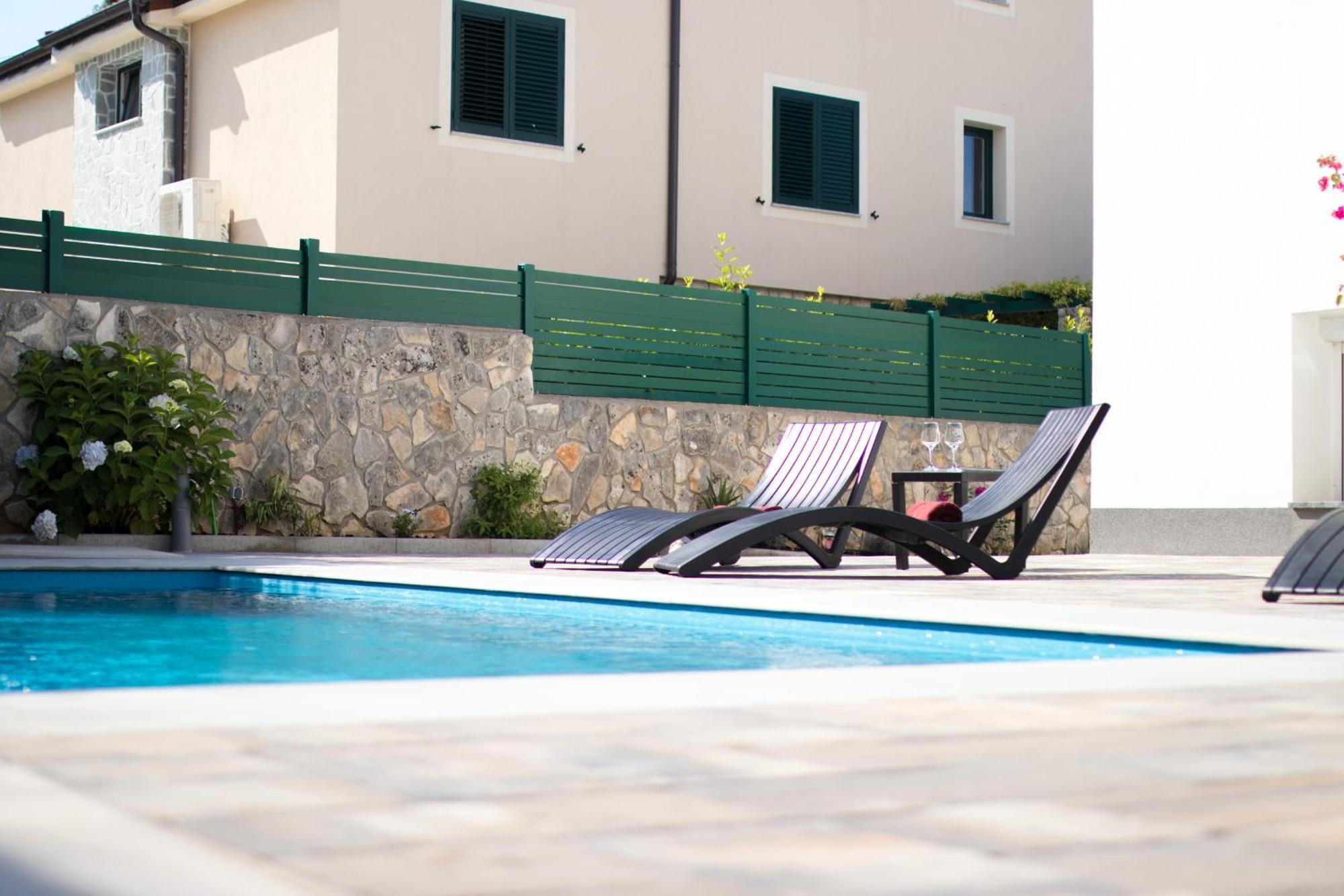 Apartments Flowers Đảo Krk Ngoại thất bức ảnh