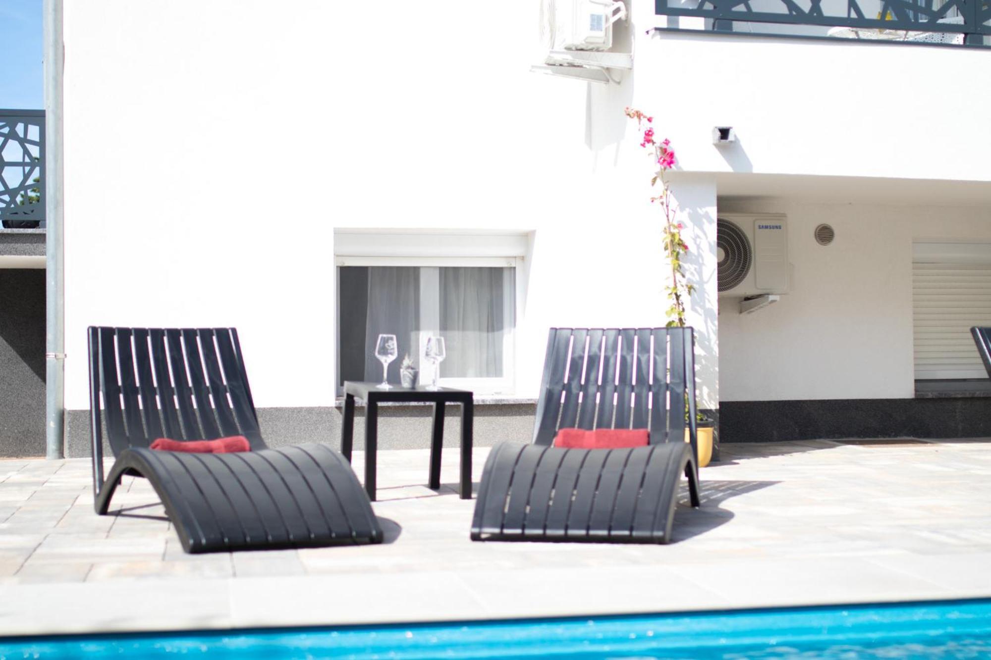 Apartments Flowers Đảo Krk Ngoại thất bức ảnh