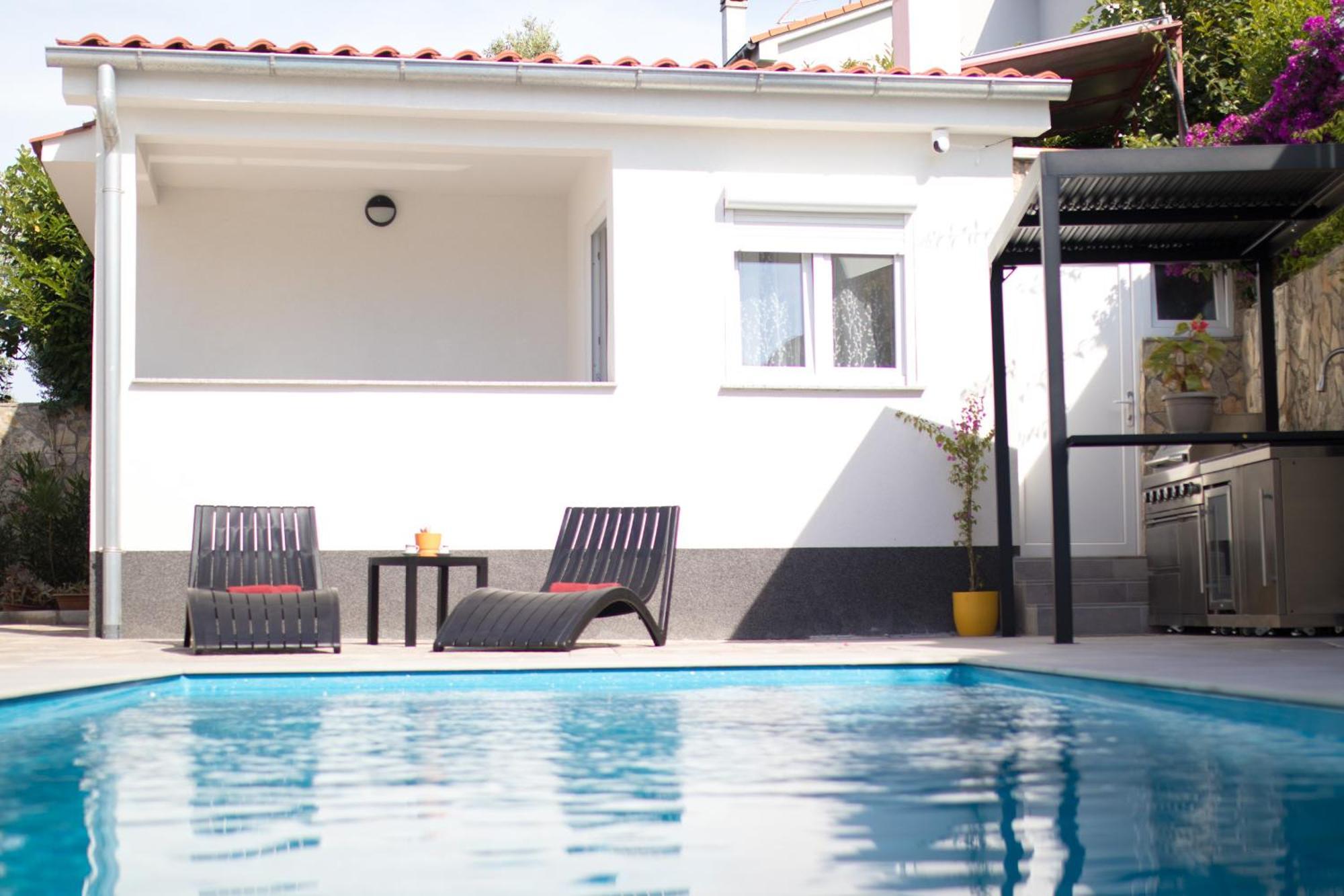 Apartments Flowers Đảo Krk Ngoại thất bức ảnh