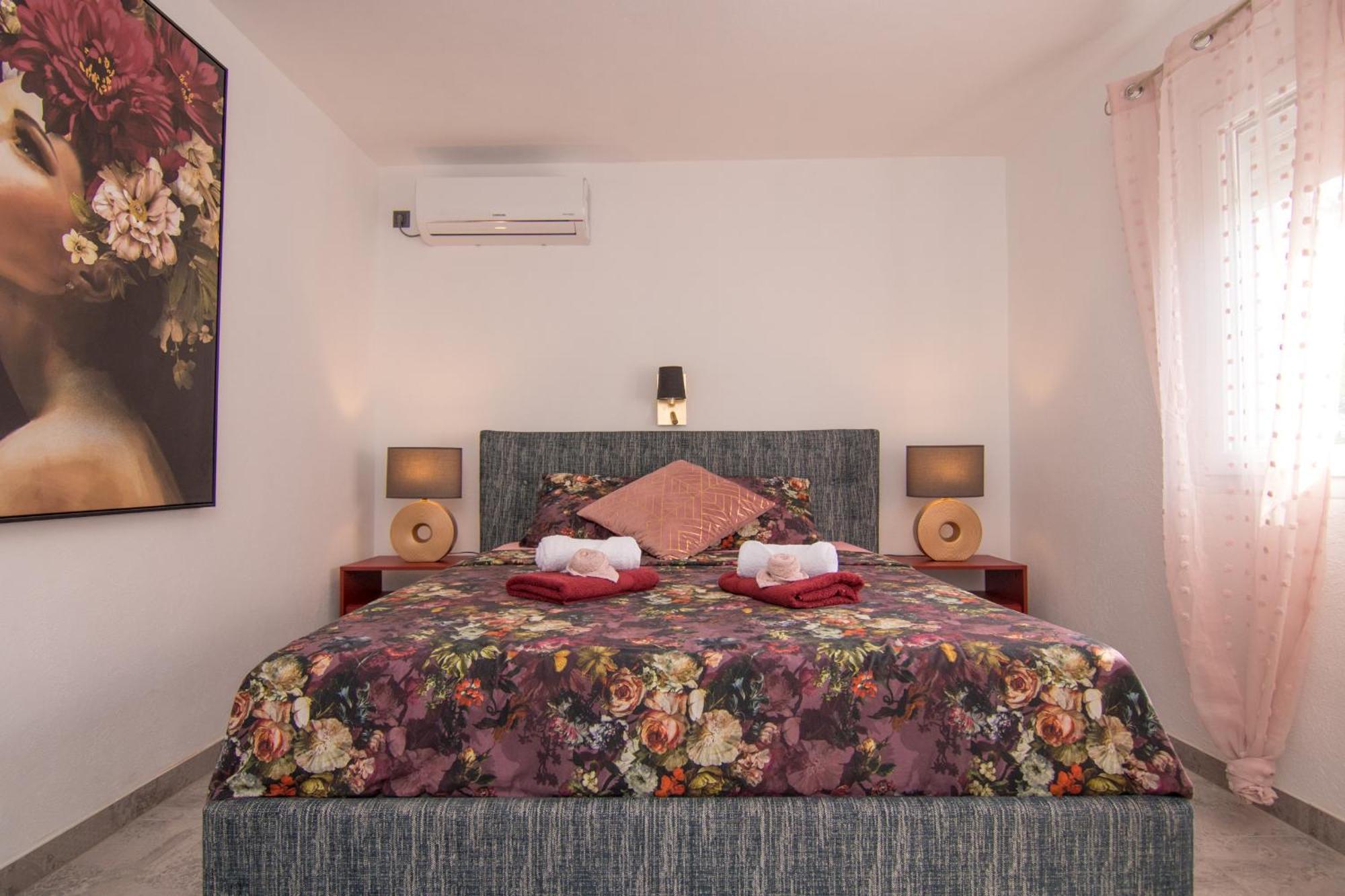 Apartments Flowers Đảo Krk Ngoại thất bức ảnh