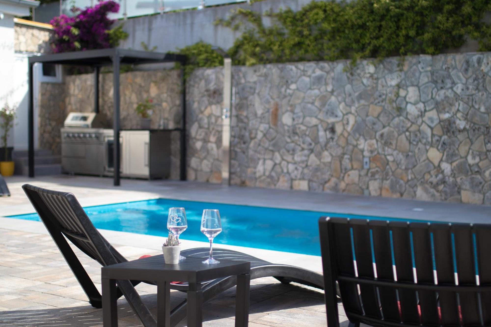 Apartments Flowers Đảo Krk Ngoại thất bức ảnh